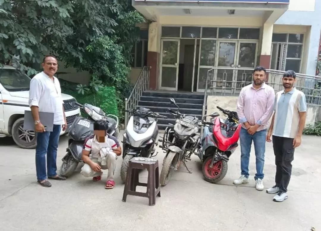 दिल्ली में वाहन चोर गिरफ्तार, 5 चोरी हुए वाहनों का खुलासा