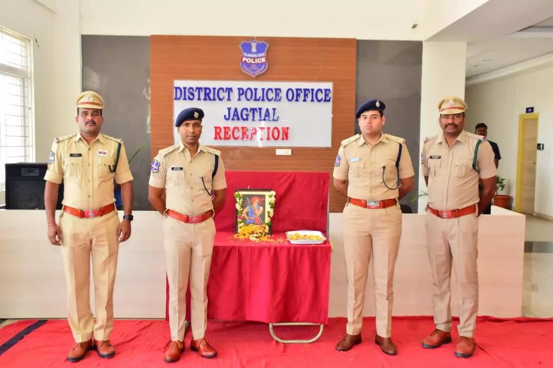 జగిత్యాల: జగిత్యాల జిల్లా పోలీస్ కార్యాలయంలో పండుగ సాయన్న జయంతి వేడుకలు