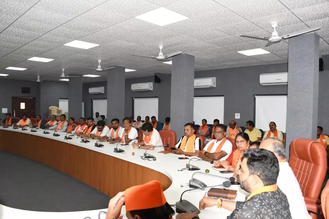 વ્યારા: વ્યારામાં તાપી જિલ્લા ભાજપની બેઠક યોજાઈ, આગામી કાર્યક્રમો અંગે ચર્ચા