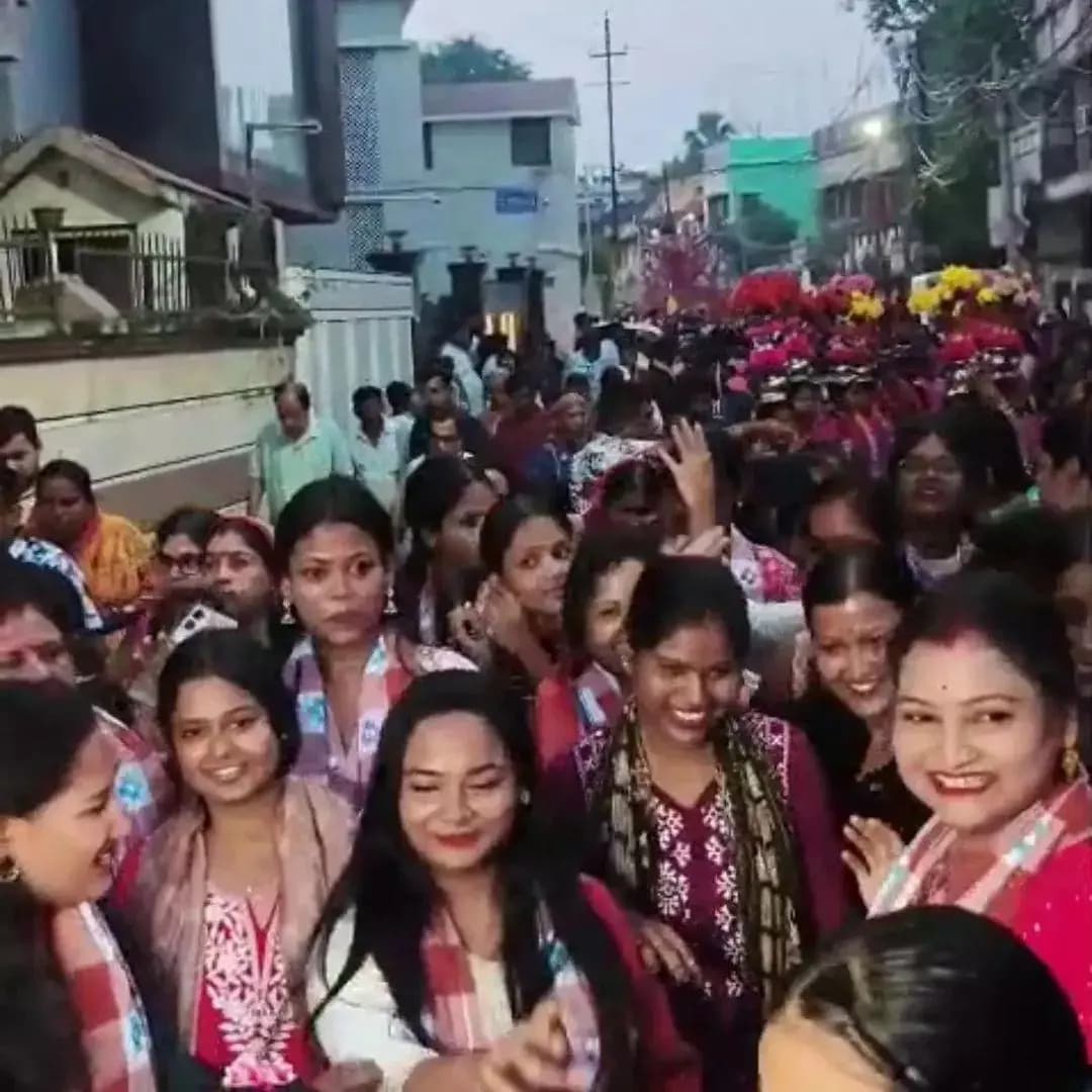କଟକ ପୌରାଞ୍ଚଳ: କଟକ ଦଶହରା ଭଷାଣିରେ ସାମିଲ ହେଲେ ଅଗଣିତ ମହିଳା