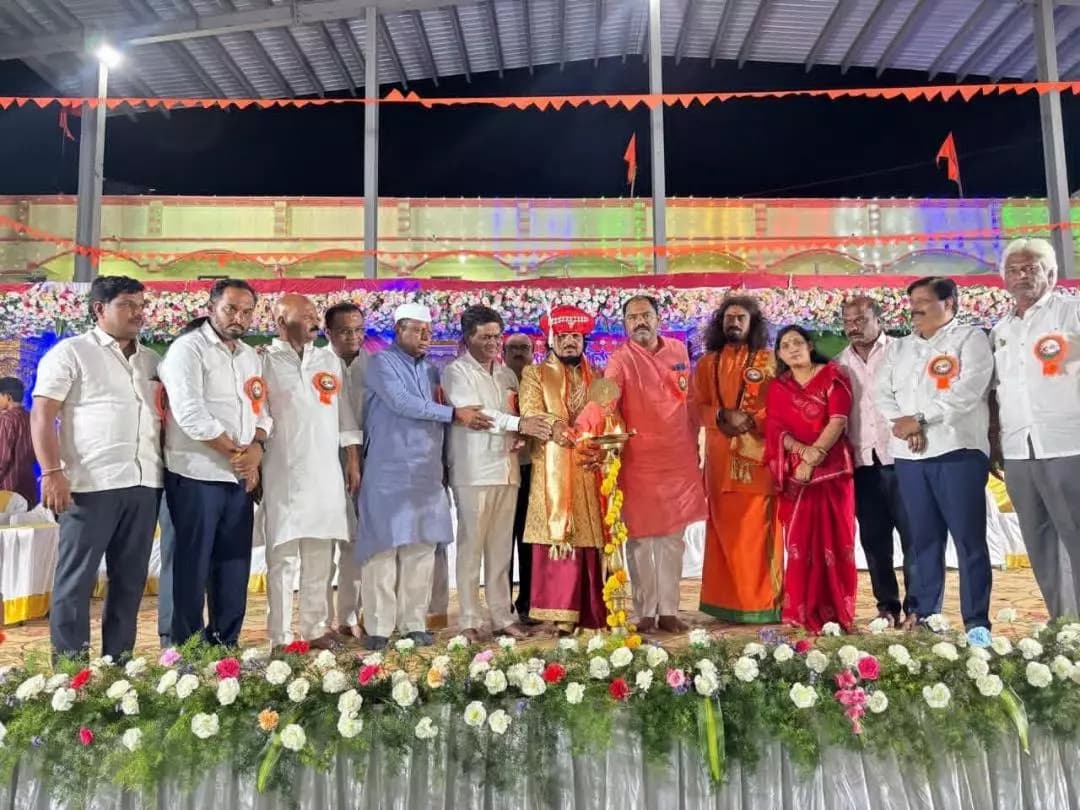 ಕಲಬುರಗಿ: ಶ್ರೀನಿವಾಸ ಸರಡಗಿ ಮಹಾಲಕ್ಷ್ಮಿ ಶಕ್ತಿಪೀಠದಲ್ಲಿ ಅದ್ದೂರಿ ದಸರಾ ದರ್ಬಾರ್ ಮತ್ತು ಜಂಬೂ ಸವಾರಿ