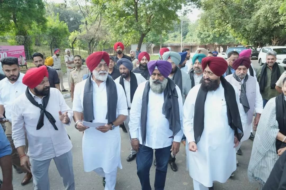 ਐਸਏਐਸ ਨਗਰ ਮੁਹਾਲੀ: ਵਿਧਾਨ ਸਭਾ 'ਚ ਕਾਂਗਰਸ ਦਾ ਪ੍ਰਦਰਸ਼ਨ: ਮੁੱਖ ਮੰਤਰੀ ਸਮੇਤ 95 ਮੈਂਬਰਾਂ ਨੂੰ ਦਿੱਤਾ ਲਾਹਣਤ ਪੱਤਰ