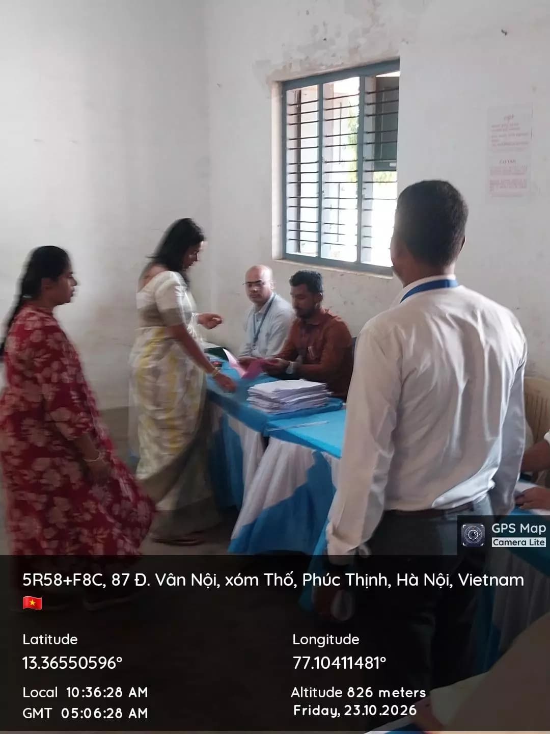 ತುಮಕೂರು: ಆಗ್ನೇಯ ಪದವೀಧರರ ಕ್ಷೇತ್ರ ಚುನಾವಣೆ: ಮತ ಚಲಾಯಿಸಿದ ಜಿಲ್ಲಾಧಿಕಾರಿ ಶುಭ ಕಲ್ಯಾಣ್