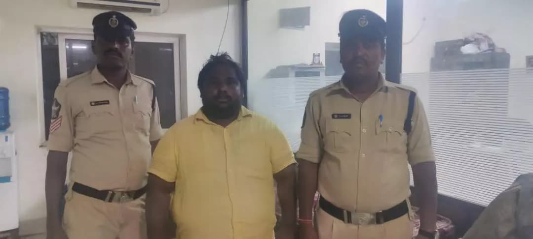 గంగాధర నెల్లూరు: శ్రీరంగరాజపురం: నామినేషన్ పత్రం చించివేసిన జీవన్ బాబు అరెస్టు
