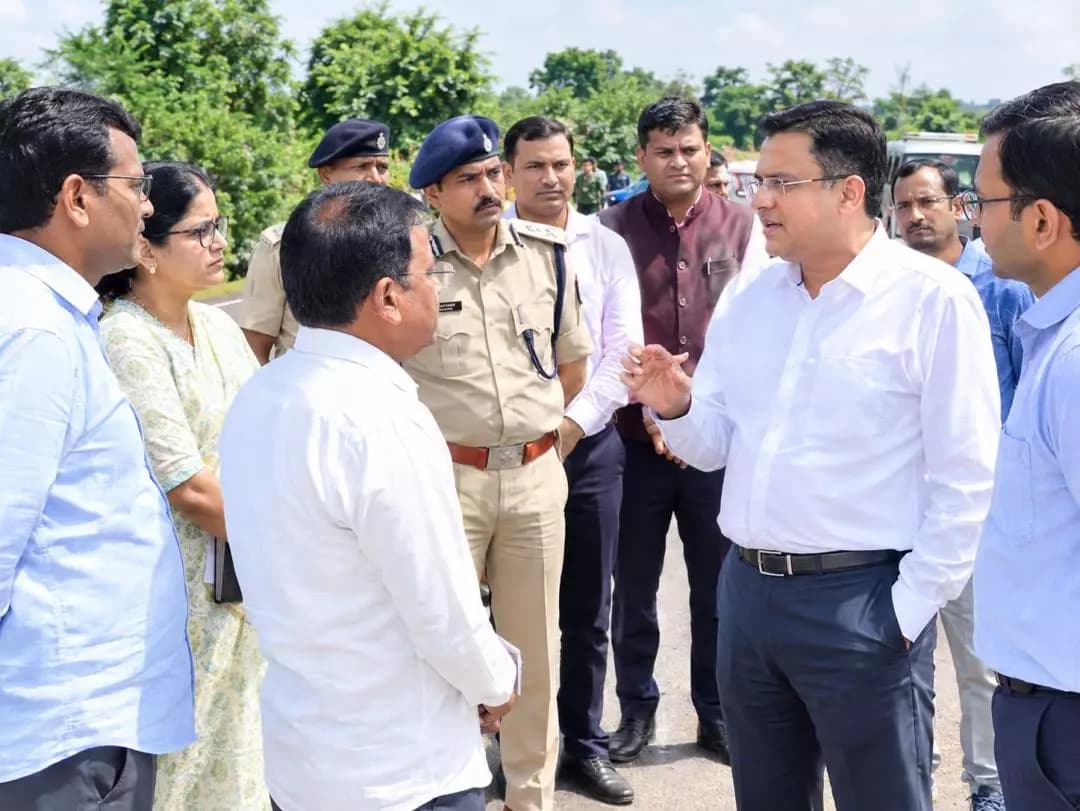अंबागढ़: वनांचल क्षेत्र की सड़कों का निरीक्षण, गुणवत्ता सुधार के निर्देश
