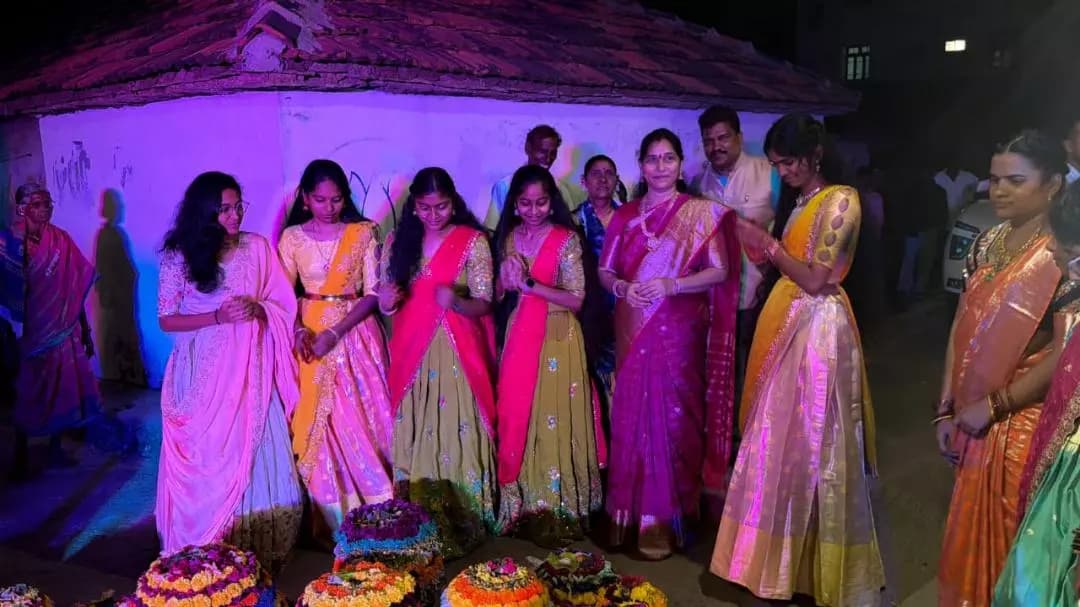 జగిత్యాల: 13, 15, 16వ వార్డుల్లో ఘనంగా బతుకమ్మ వేడుకలు