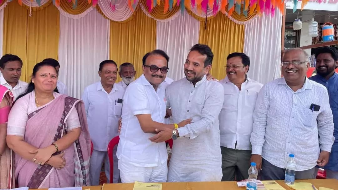 ಕಲಬುರಗಿ: ಕಲಬುರ್ಗಿಯ ನಗರೇಶ್ವರ ಶಾಲೆಯ ಮತಗಟ್ಟೆಗೆ ಭೇಟಿ ನೀಡಿದ ಶಶಿಲ್ ಜಿ. ನಮೋಶಿ