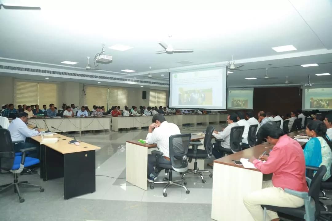 మహబూబాబాద్: మహబూబాబాద్లో రీ-సర్వే శిక్షణ కార్యక్రమం: అధికారులకు కీలక సూచనలు