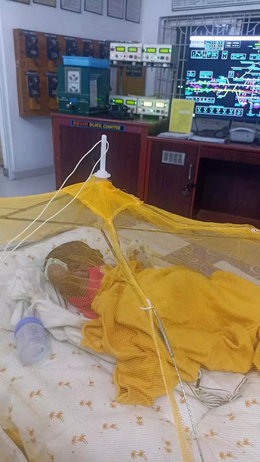 சேலம்: கன்னியாகுமரி - பூனே ரெயிலில் மீட்கப்பட்ட ஒரு மாத பெண் குழந்தை