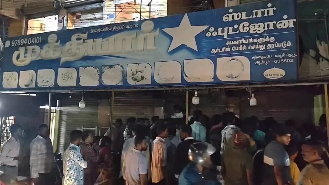 ஆம்பூர்: ரூ.200-க்கு முழு கோழி ஆஃபர்; குவிந்த மக்களால் கடும் போக்குவரத்து நெரிசல்