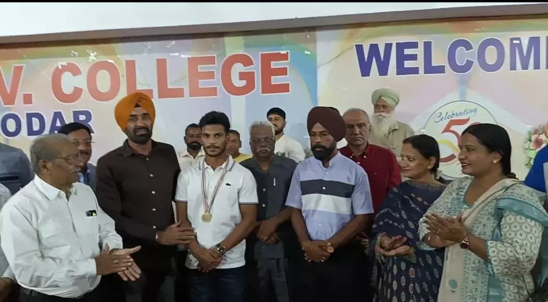 ਨਕੋਦਰ: ਡੀਏਵੀ ਕਾਲਜ ਦੇ ਵਿਦਿਆਰਥੀ ਅਰਮਾਨ ਨੇ ਰੈਸਲਿੰਗ 'ਚ ਜਿੱਤੇ ਗੋਲਡ ਤੇ ਬਰਾਊਨ ਮੈਡਲ