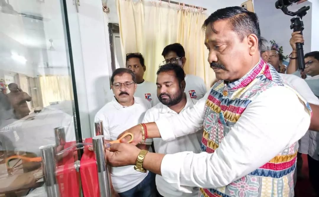 ସିମୁଳିଆ: ଡ଼ାକ୍ତର ବିଜୟ କୁମାର ପ୍ରଧାନଙ୍କ ଦ୍ୱିତୀୟ ଶ୍ରାଦ୍ଧବାର୍ଷିକୀରେ ଶ୍ରଦ୍ଧାଞ୍ଜଳି ଅର୍ପଣ