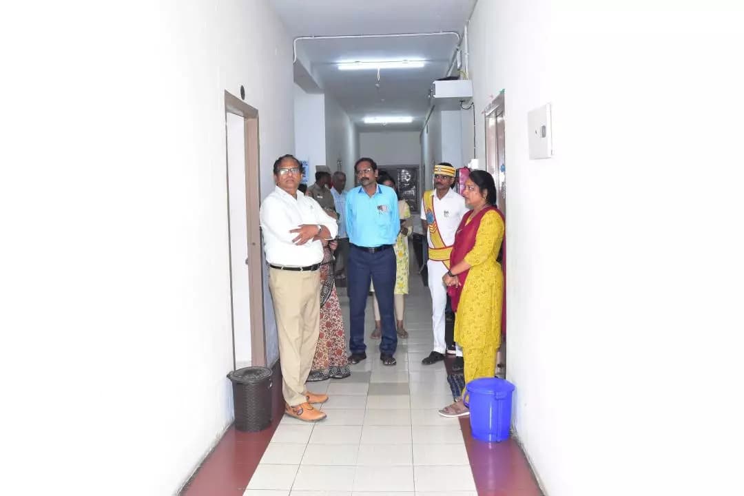 பெரம்பலூர்: பெரம்பலூர் மகளிர் விடுதியில் மாவட்ட ஆட்சியர் திடீர் ஆய்வு!