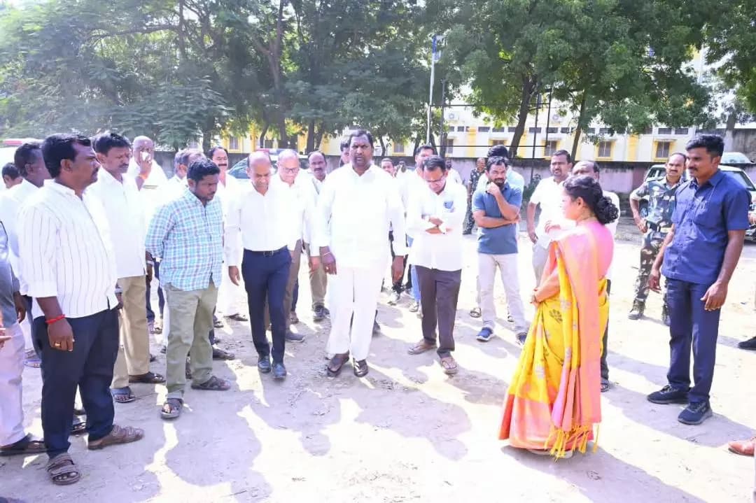 ధర్మపురి: ధర్మపురి బస్ స్టేషన్ ఆధునీకరణకు శంకుస్థాపన: ఏర్పాట్లను పరిశీలించిన మంత్రి