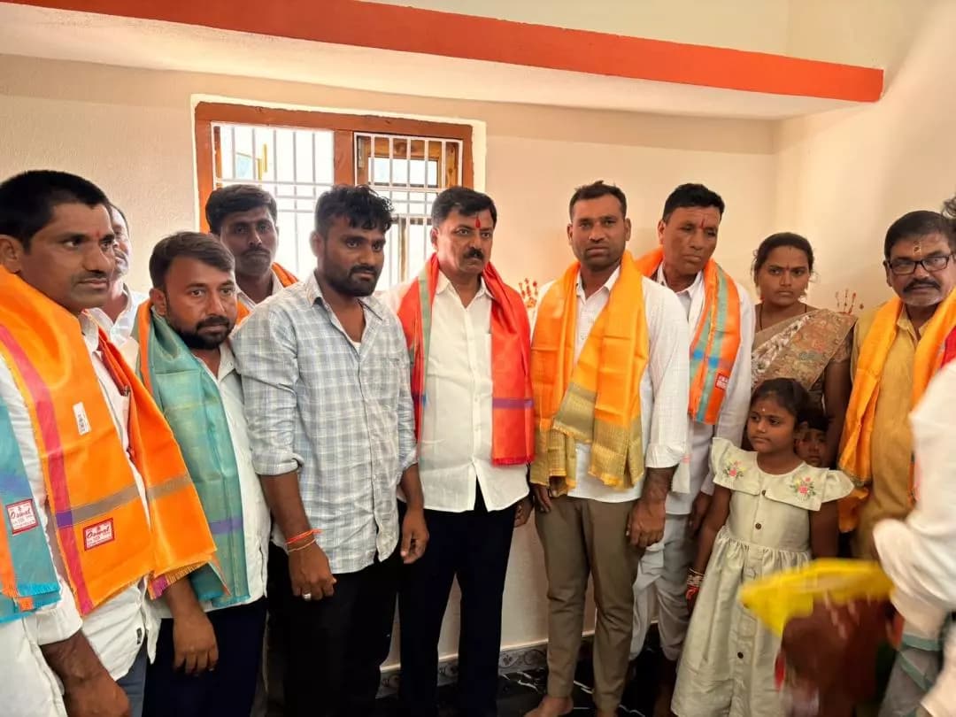 నాగిల్ గిద్ద: మావినెల్లి కిషన్ నాయక్ తండాలో ఇందిరమ్మ ఇళ్ల గృహప్రవేశాలు: పాల్గొన్న ఎమ్మెల్యే సంజీవరెడ్డి