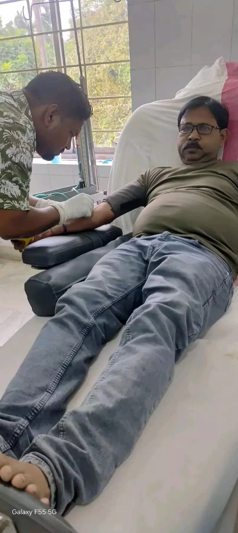 খোয়াই: খোয়াই পৌর সদস্য সিঙ্কু পালের জরুরী রক্তদান