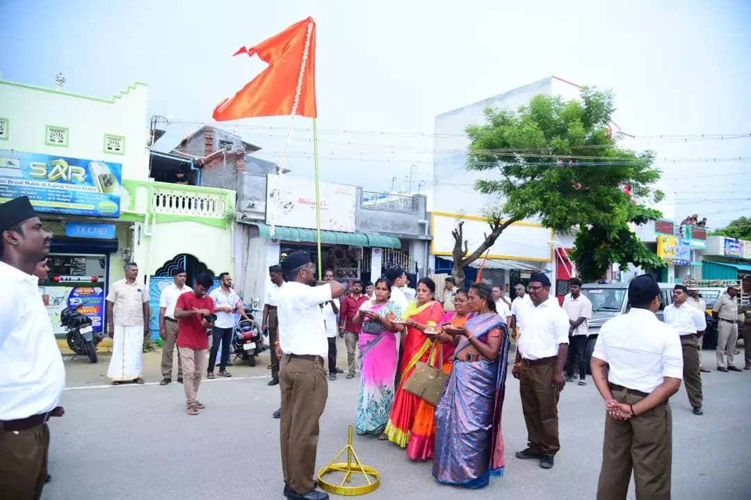 திருப்பூர் தெற்கு: திருப்பூரில் நடைபெற்ற ஆர்.எஸ்.எஸ். பேரணி மற்றும் பொதுக்கூட்டம்!