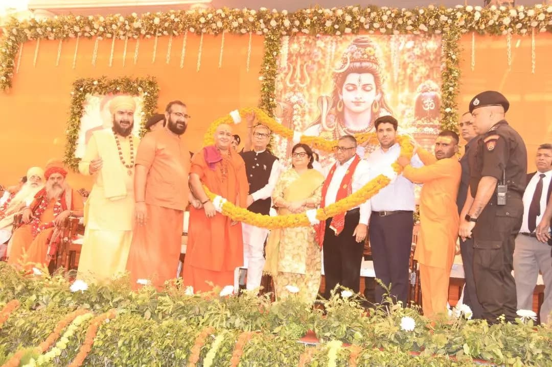 रोहतक: हरियाणा राज्यपाल ने संत परंपरा में मानवता और सेवा की महत्ता पर दिया जोर