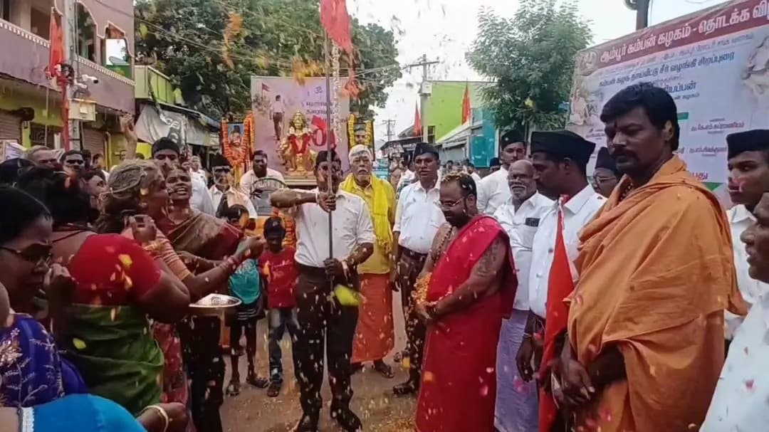 ஆம்பூர்: ஆம்பூரில் ஆர்.எஸ்.எஸ். சீருடை அணிவகுப்பு! 400-க்கும் மேற்பட்டோர் பங்கேற்பு