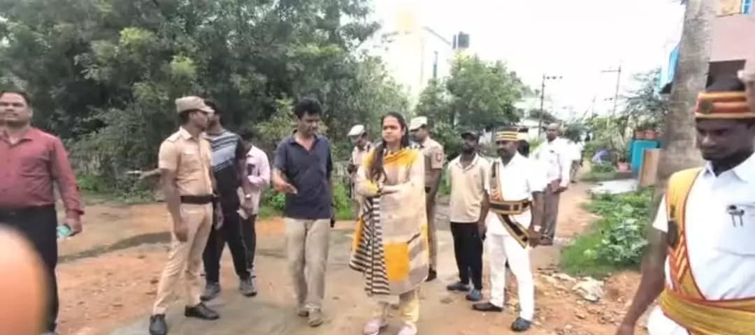 திருவண்ணாமலை: திருவண்ணாமலையில் மண்சரிவு ஏற்பட்ட இடங்களில் ஆட்சியர் நேரில் ஆய்வு!
