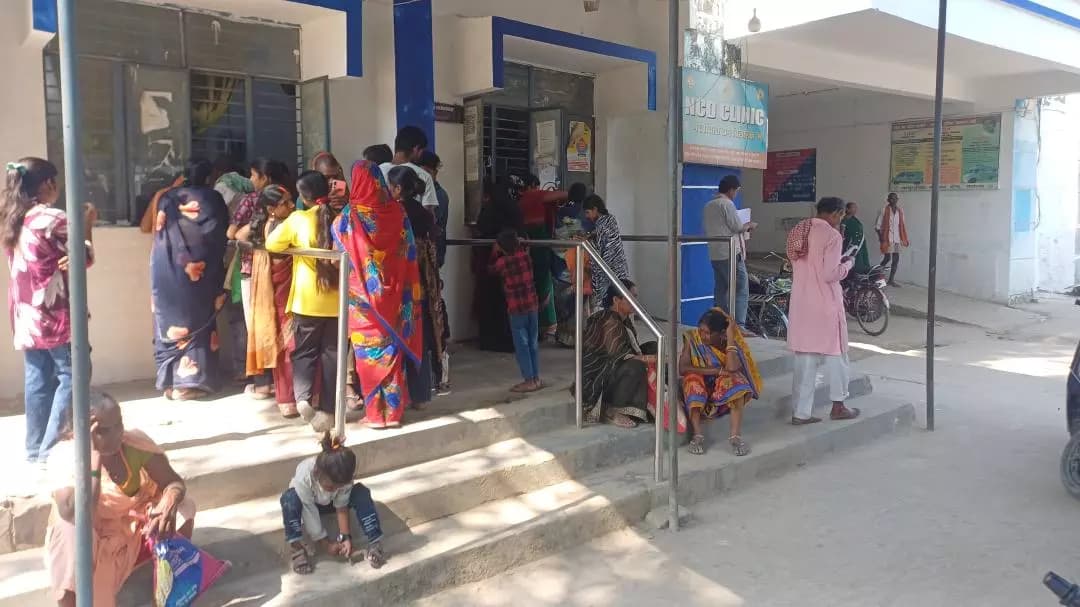 मशरक: मशरक अस्पताल में रजिस्ट्रेशन काउंटर की कमी से मरीज परेशान