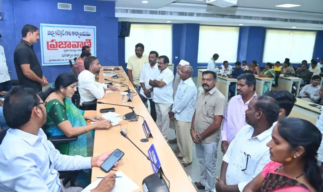 జగిత్యాల: ప్రజావాణిలో అందిన 45 ఫిర్యాదులు: త్వరితగతిన పరిష్కరించాలని కలెక్టర్ ఆదేశం