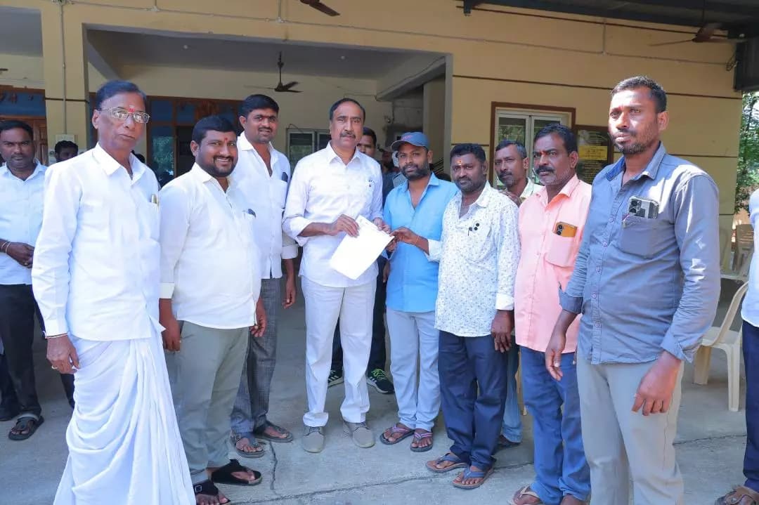 రాయికల్: జగిత్యాల: ఎల్లమ్మ ఆలయ అభివృద్ధికి ఎమ్మెల్యే హామీ