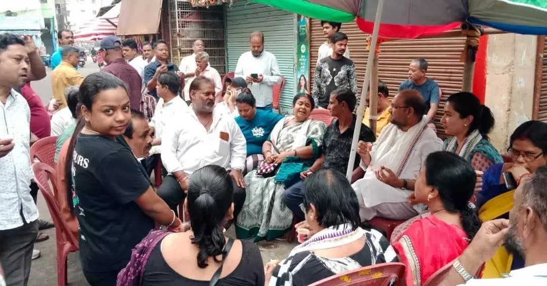 କଟକ ପୌରାଞ୍ଚଳ: କଟକ ଝୋଲା ସାହିରେ ଚା’ ଖଟିରେ ସାମିଲ ହେଲେ ମହମ୍ମଦ ମୋକିମ୍