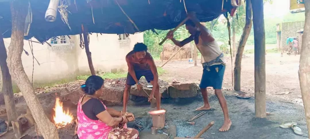 କାମାକ୍ଷାନଗର: ଢେଙ୍କାନାଳ: ସରକାରୀ ସହାୟତା ପାଇଁ ଗୁହାରି କଲେ ଧନିଆନାଳୀର କମାର ପରିବାର