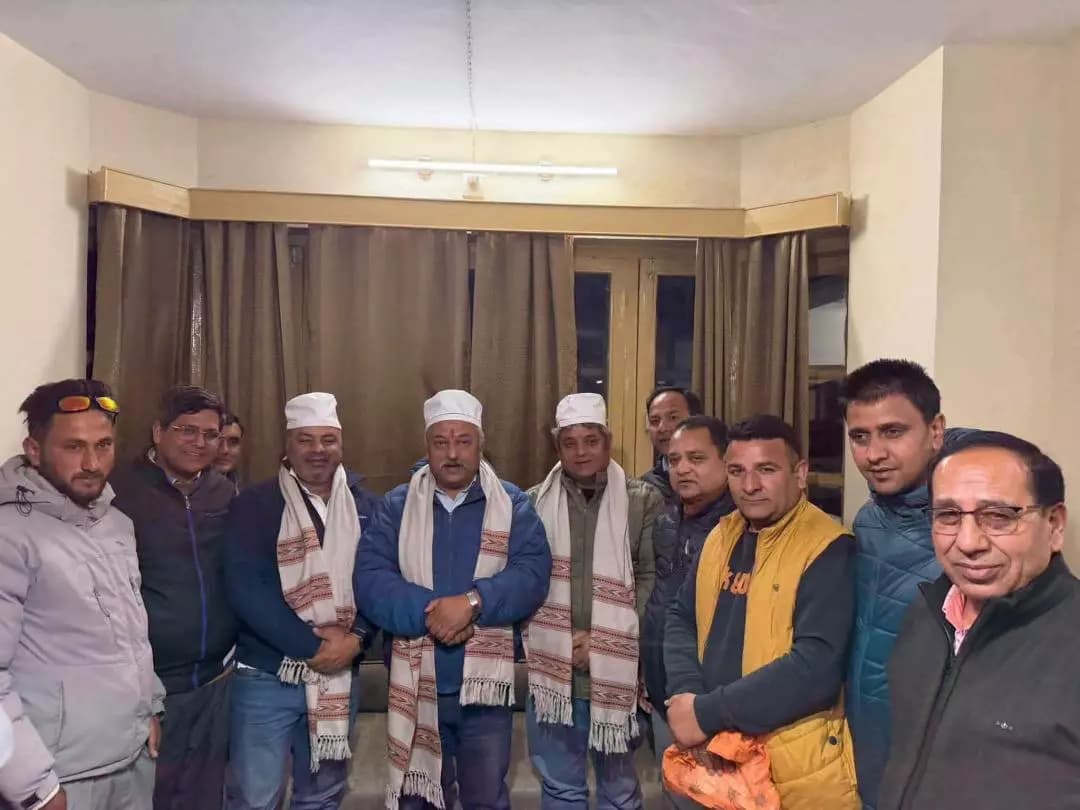 चम्बा: पांगी पहुंचे हिमाचल के शिक्षा मंत्री रोहित ठाकुर, सुनी जनसमस्याएं और किया वार्षिक पत्रिका 'बुलंद' का विमोचन