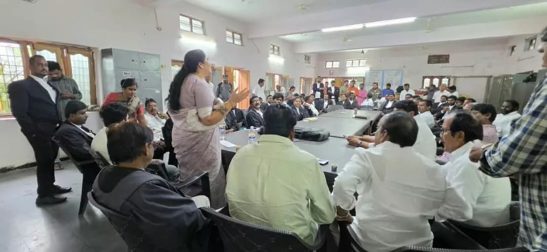 మహబూబాబాద్: గ్రాడ్యుయేట్ ఎమ్మెల్సీ ఎన్నికలు: బీఆర్ఎస్ అభ్యర్థికి మద్దతు కోరిన సత్యవతి రాథోడ్