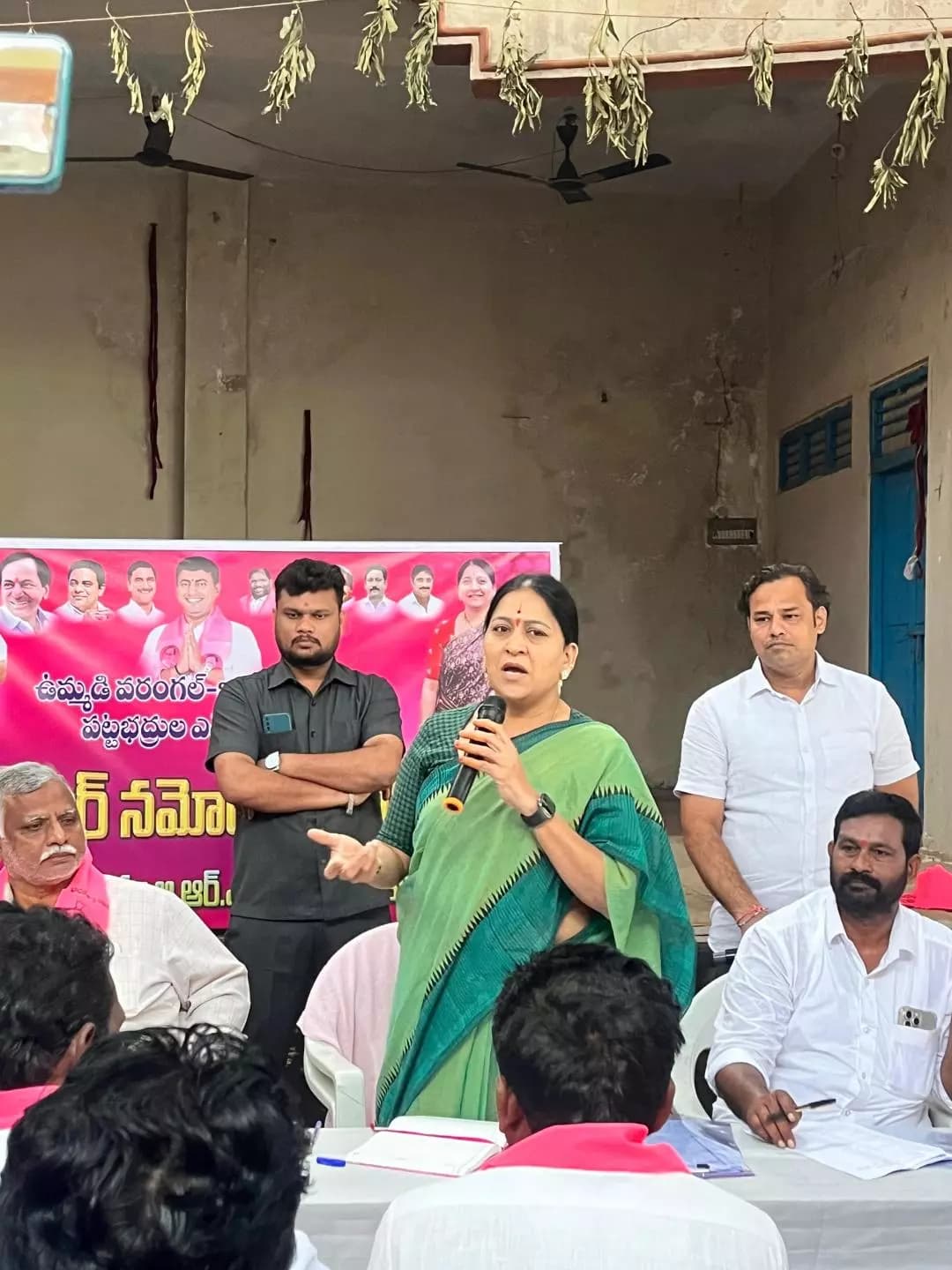 డోర్నకల్: డోర్నకల్లో బీఆర్ఎస్ సన్నాహక సమావేశం: పట్టభద్రుల ఓటరు నమోదుపై కవిత మాలోత్ సమీక్ష