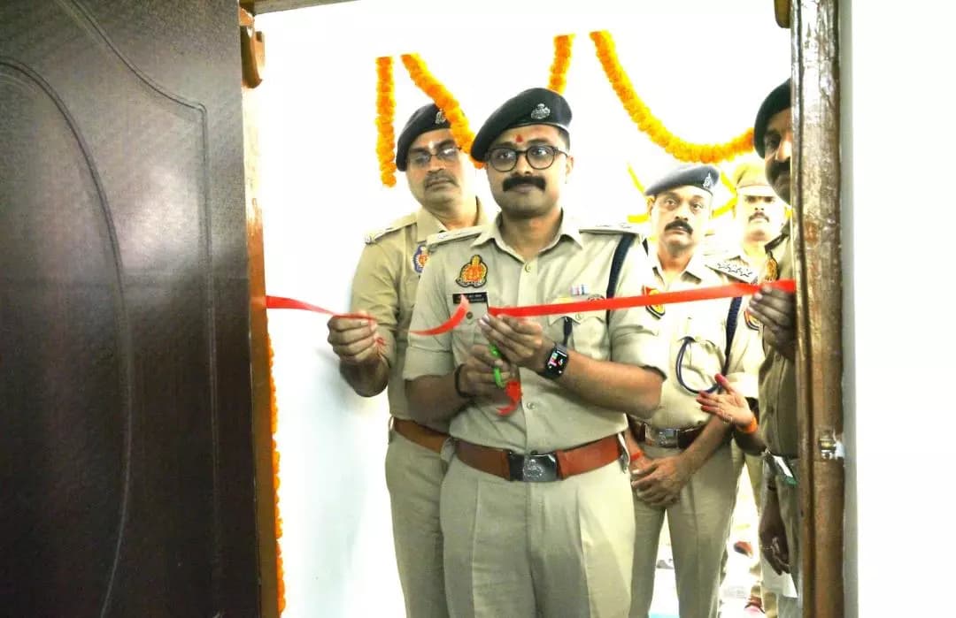 देेेवरिया: देवरिया पुलिस कार्यालय में नया आगंतुक कक्ष हुआ उद्घाटित, वृक्षारोपण भी किया गया