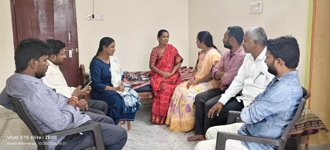 మహబూబాబాద్: మహబూబాబాద్ కౌన్సిలర్ తల్లిని పరామర్శించిన చైర్ పర్సన్ జ్యోతి రమేష్ నాయక్