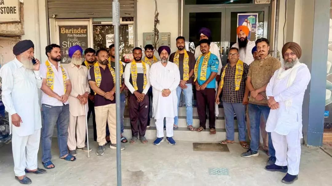ਨਕੋਦਰ: ਫਿਲੋਰ: ਬਲਦੇਵ ਸਿੰਘ ਖਹਿਰਾ ਦੀ ਅਗਵਾਈ ਹੇਠ ਸ਼੍ਰੋਮਣੀ ਅਕਾਲੀ ਦਲ 'ਚ ਸ਼ਾਮਲ ਹੋਏ ਨੌਜਵਾਨ