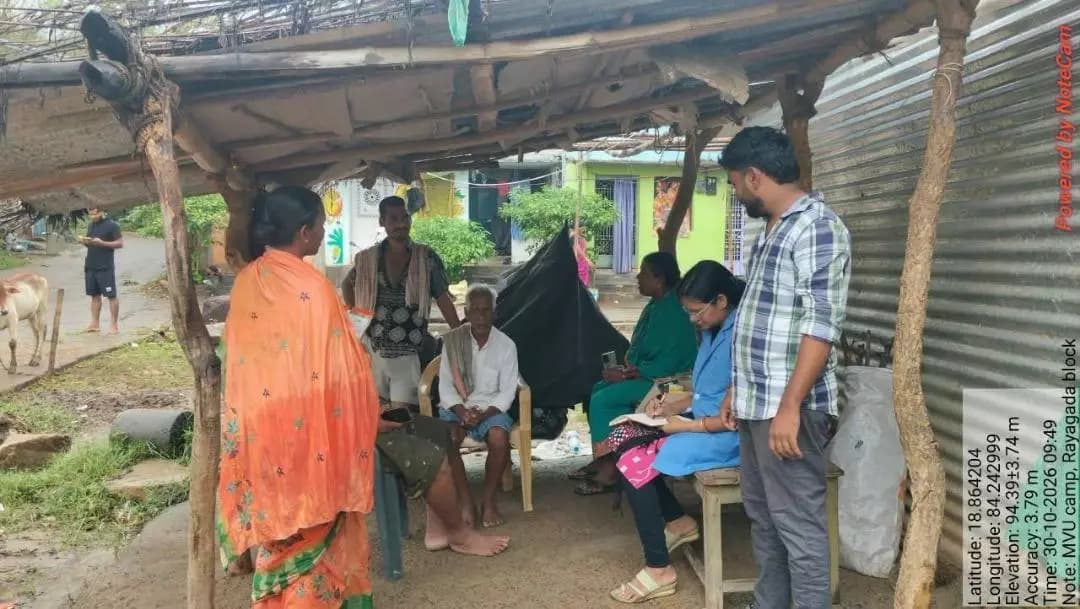 ପାରଳାଖେମୁଣ୍ଡି: ଗଜପତିରେ ବାତ୍ୟା ପ୍ରଭାବିତ ପଶୁଙ୍କ ପାଇଁ ଭ୍ରାମ୍ୟମାଣ ଚିକିତ୍ସା ଶିବିର