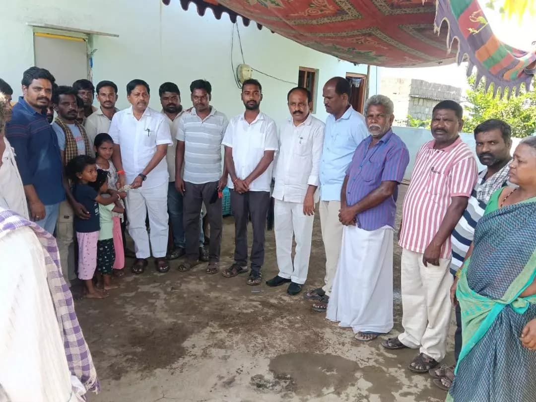 వనపర్తి: డెంగీతో మృతి చెందిన నందిని కుటుంబానికి బీజేపీ ఆర్థిక సాయం