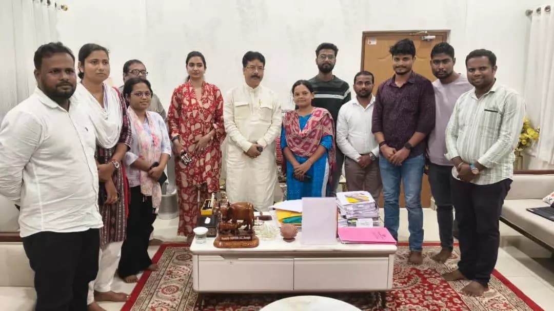 କଟକ ପୌରାଞ୍ଚଳ: କଟକ ପଣ୍ଡିତ ବିଶ୍ଵନାଥ ଲାଇବ୍ରେରୀ ନେଇ ମନ୍ତ୍ରୀଙ୍କ ସହ ଆଲୋଚନା