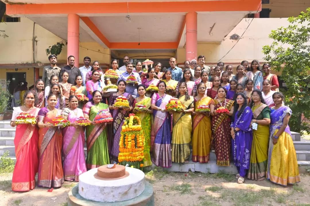 జగిత్యాల: జగిత్యాల కళాశాలల్లో ఘనంగా బతుకమ్మ సంబరాలు