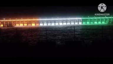 आर्वी: स्वातंत्र्य दिनाच्या पूर्वा संध्येला निम्न वर्धा प्रकल्पात 31 दारावर आकर्षक विद्युत रोषनाइ पर्यटकाचे वेधले लक्ष..