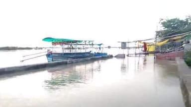 डलमऊ: गंगा का जलस्तर बढ़ने से डलमऊ के अधिकांश घाट डूब गए, मंडराने लगा खतरा