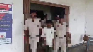 बगीचा: बगीचा थाना के चौकी पण्ड्रापाठ पुलिस ने नाबालिक बालिका का अपहरण कर जबरन दुष्कर्म करने वाले आरोपी को किया गिरफ्तार
