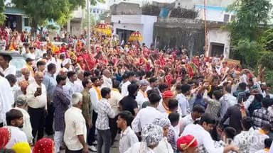 मावली: ओरडी गांव में लक्ष्मीनारायण मंदिर पर आयोजित धार्मिक आयोजन में उमड़ी हजारों की संख्या में भक्तों की भीड़