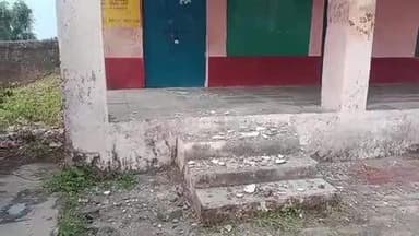 गढ़ी: नयातालाब स्कूल की छत का प्लास्टर गिरा, रविवार की छुट्टी से बड़ी अनहोनी टली