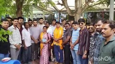 मावली: भटेवर पंचायत के ग्रामीणों ने स्वतंत्रता दिवस पर सम्मानित होकर लौटे सरपंच अहीर का एयरपोर्ट पर भव्य स्वागत किया