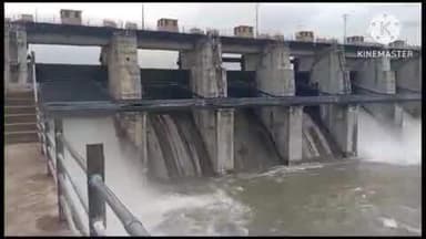 आर्वी: निम्नवर्धा धरणात पाण्याची पातळी 282.74 मीटर (70.86%) पाणीसाठा 5 दारातून 30 सेंमी.ने सकाळी नऊ पासून पाण्याचा विसर्ग सुरू