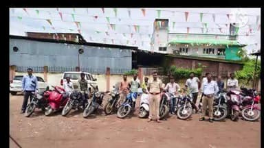 आर्वी: अरे.. नंबर प्लेट गेली कुठे.....विना नंबर प्लेट धावतात शहरात दुचाकी..पोलिसांची मोहीम सुरू .. केली कार्यवाही