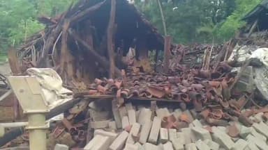 ସୁକିନ୍ଦା: ଲଘୁଚାପ ବର୍ଷା ପ୍ରଭାବରେ କଣ୍ଟାପାଳ ଗ୍ରାମରେ ଘର ଭାଙ୍ଗି ନଷ୍ଟ, ଅଳ୍ପକେ ବର୍ତ୍ତିଲେ ପରିବାର ବର୍ଗ