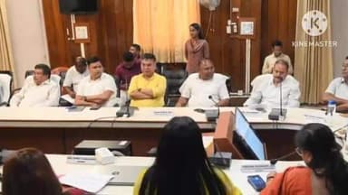 নগাঁও: বিভিন্ন উন্নয়নমূলক কাম-কাজৰ খতিয়ান লোৱাৰ উদ্দেশ্যেৰে জিলা আয়ুক্ত কাৰ্যালয়ৰ সভা কক্ষত বৈঠকত মিলিত মন্ত্ৰী