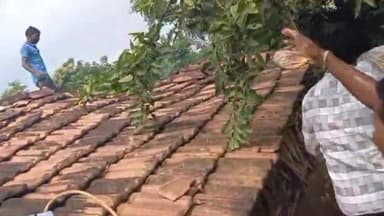 భూపాలపల్లి: నాగారంలో షార్ట్ సర్క్యూట్తో ఇల్లు దగ్ధం, ఇంట్లోని వస్తువులు, నిత్యవసర సామగ్రి దగ్ధం